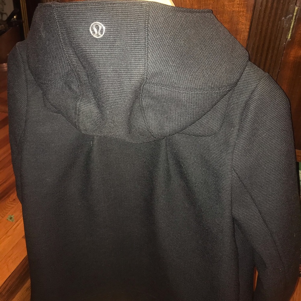 Lululemon Athletica Jacket w light quilted hood